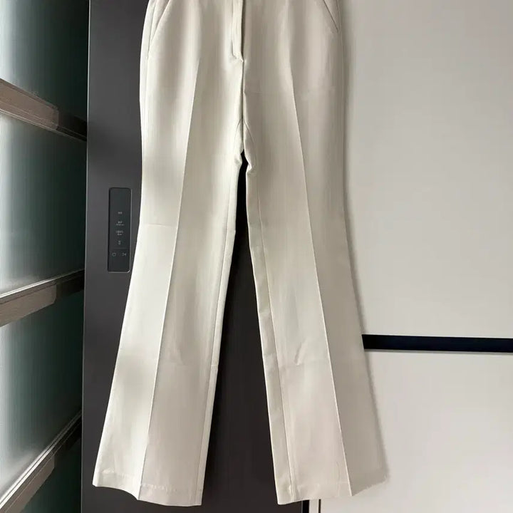 [BUNJANG] Rene Bootcut Slacks - Ivory, Size S / 렌느 부츠컷 새제품 S