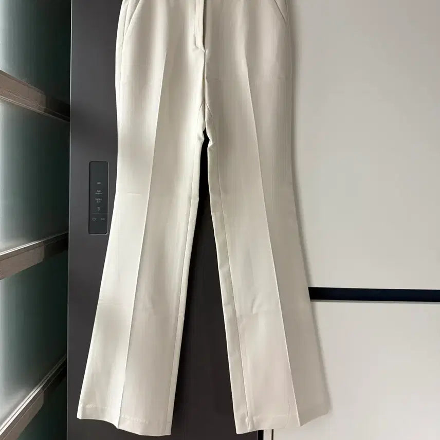 [BUNJANG] Rene Bootcut Slacks - Ivory, Size S / 렌느 부츠컷 새제품 S