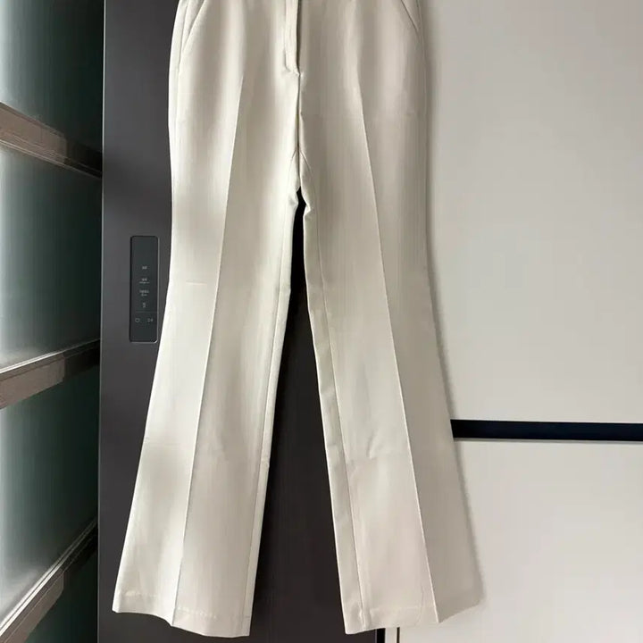[BUNJANG] Rene Bootcut Slacks - Ivory, Size S / 렌느 부츠컷 새제품 S