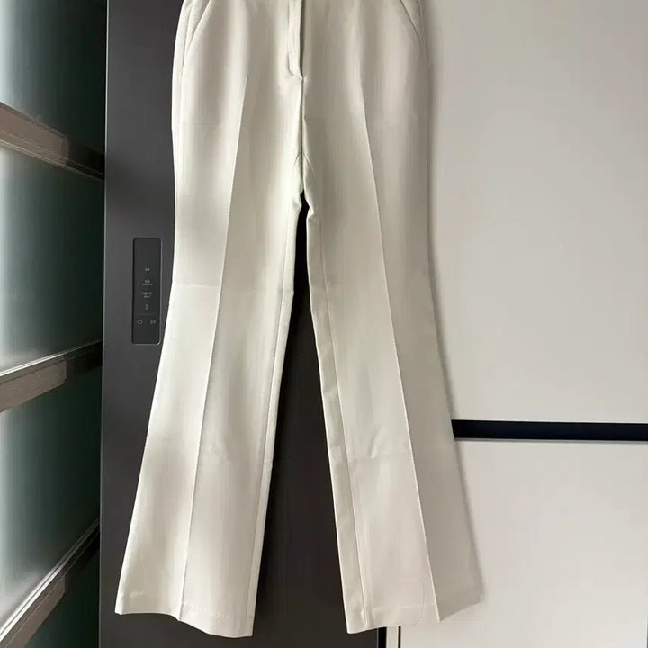 [BUNJANG] Rene Bootcut Slacks - Ivory, Size S / 렌느 부츠컷 새제품 S