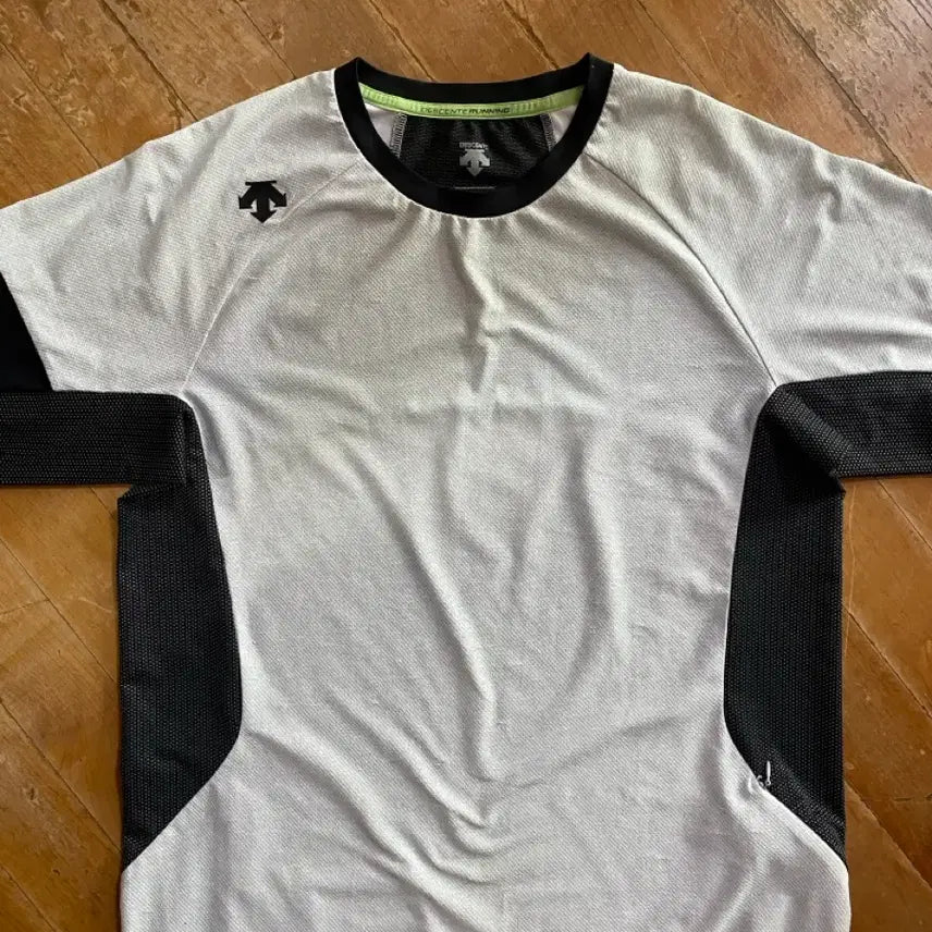 [BUNJANG] Descente Functional Half-Sleeve T-Shirt Size 105 / 데상트 기능성 반팔티 105