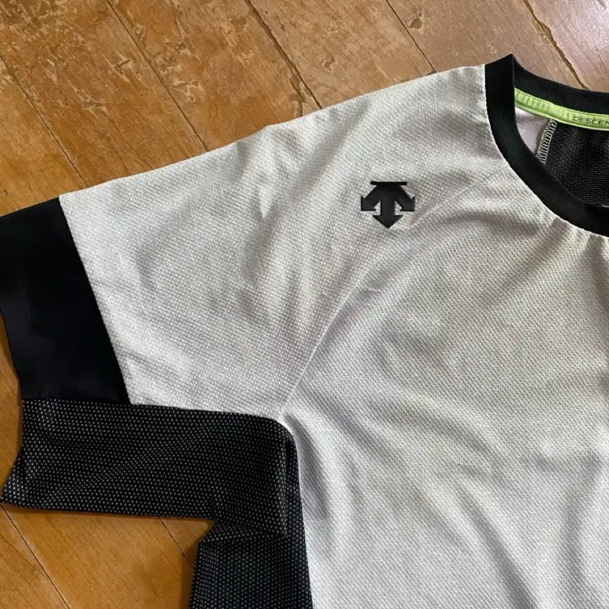 [BUNJANG] Descente Functional Half-Sleeve T-Shirt Size 105 / 데상트 기능성 반팔티 105