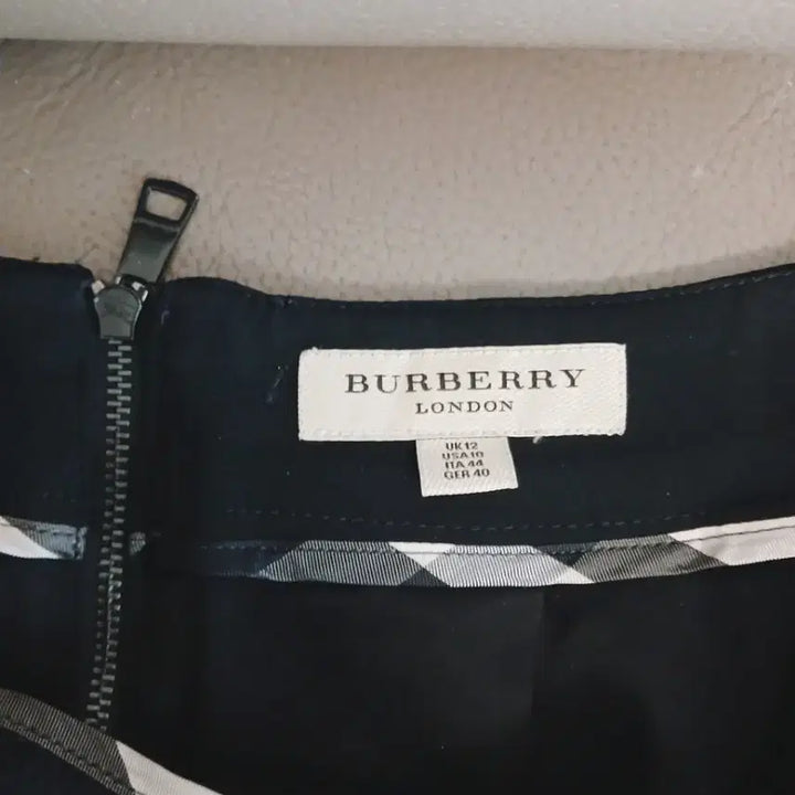 [BUNJANG] Burberry Classic Midi Skirt (Size K66) / [정품] 버버리(Burberry) 클래식 미디 스커트 - 66사이즈