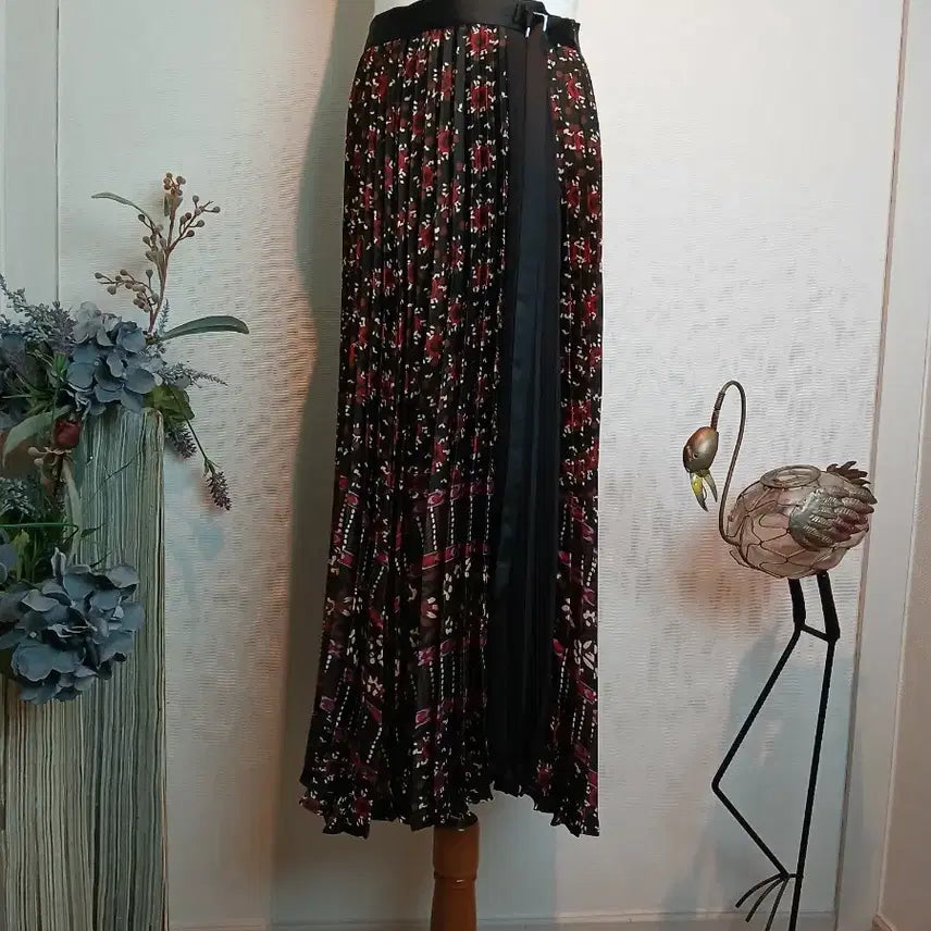 [BUNJANG] Anna Sui Pleated Long Skirt (Size 66 / 28-inch Waist) / 안나수이 플리츠 롱 스커트/66사이즈/허리28인치. A급