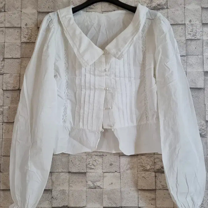 [BUNJANG] Pretty Young Thing White Pintuck Crop Blouse / 프리티영띵 pyt 화이트 핀턱 크롭블라우스