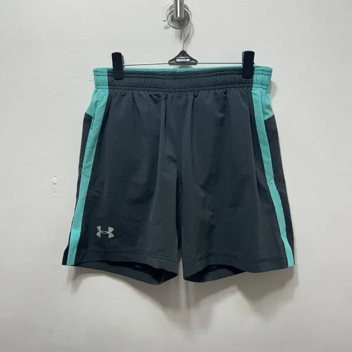 [BUNJANG] Under Armour Black/Mint Athletic Shorts (Size S) / 언더아머 반바지 블랙/민트 운동복 S