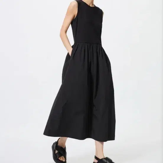 [BUNJANG] Uniqlo Combination Long Dress Set (Black, White M) / 유니클로 콤비네이션 원피스 2개 (블랙,화이트m)