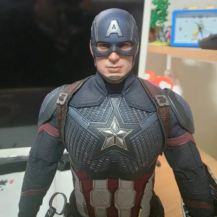 [BUNJANG] Hot Toys Endgame Captain America Figure with Box / 핫토이 엔드게임 캡틴 판매