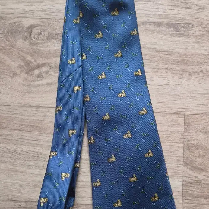 [BUNJANG] Salvatore Ferragamo Blue Cat Pattern Silk Necktie / 페라가모 블루 고양이패턴 넥타이 새상품