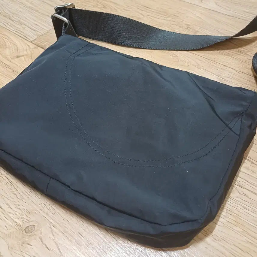 [BUNJANG] Black Crossbody Bag / 블랙 크로스백
