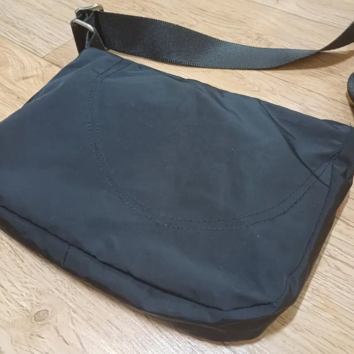[BUNJANG] Black Crossbody Bag / 블랙 크로스백