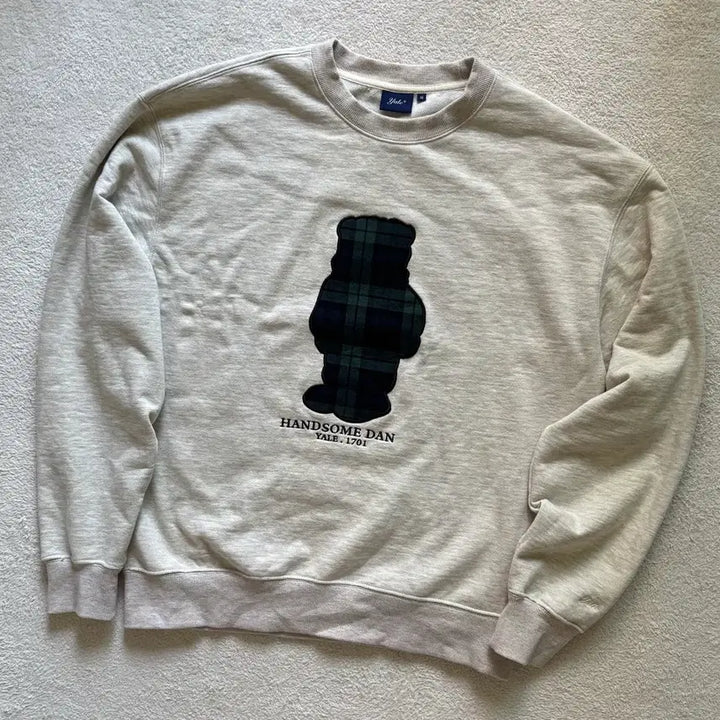 [BUNJANG] YALE Embroidered Teddy Bear Sweatshirt Cream / YALE 예일 테디베어 크림 자수 맨투맨