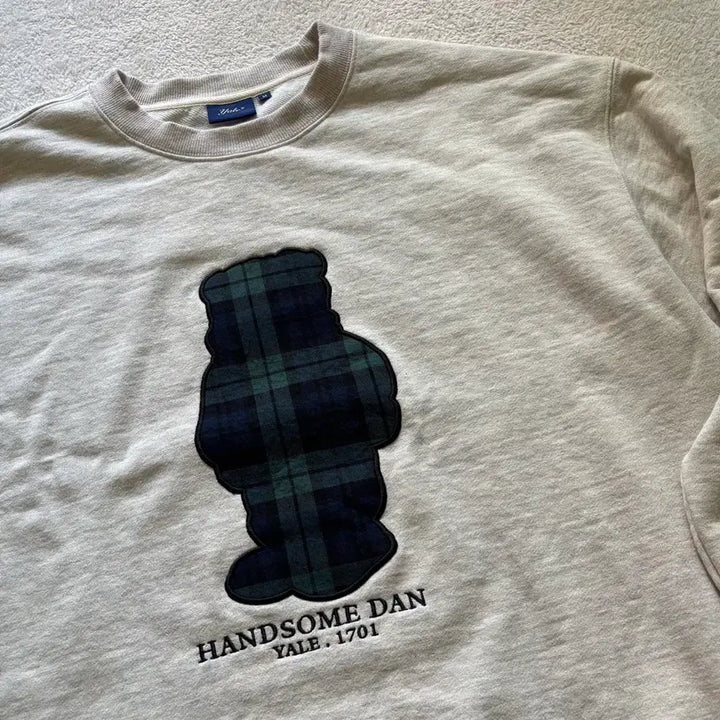 [BUNJANG] YALE Embroidered Teddy Bear Sweatshirt Cream / YALE 예일 테디베어 크림 자수 맨투맨