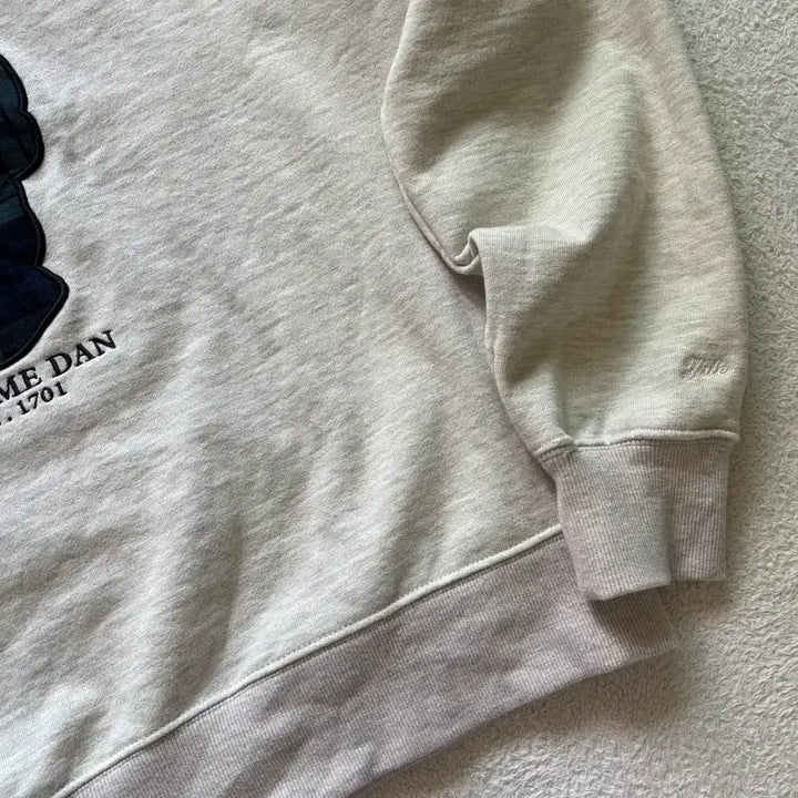 [BUNJANG] YALE Embroidered Teddy Bear Sweatshirt Cream / YALE 예일 테디베어 크림 자수 맨투맨