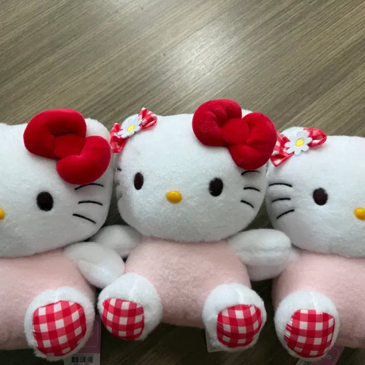 [BUNJANG] Sanrio Hello Kitty Flower Check Doll / 산리오 헬로키티 플라워체크 인형