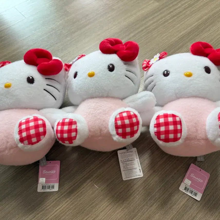 [BUNJANG] Sanrio Hello Kitty Flower Check Doll / 산리오 헬로키티 플라워체크 인형