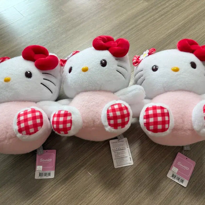 [BUNJANG] Sanrio Hello Kitty Flower Check Doll / 산리오 헬로키티 플라워체크 인형
