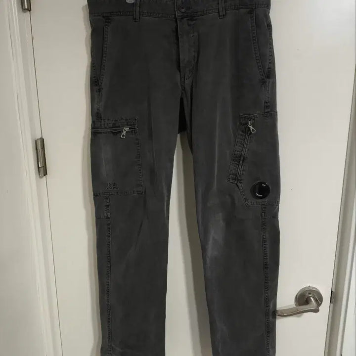 [BUNJANG] CP Company Lens Applique Grey Washed Cargo Pants 35-36 Inch / 35-36인치 CP컴퍼니 렌즈 와펜 그레이 워싱 카고 팬츠