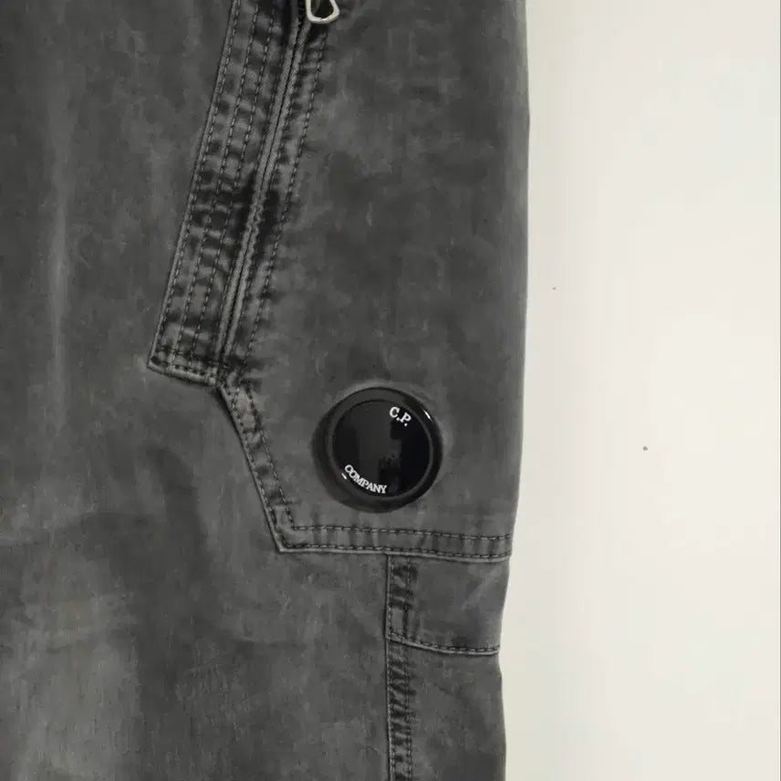 [BUNJANG] CP Company Lens Applique Grey Washed Cargo Pants 35-36 Inch / 35-36인치 CP컴퍼니 렌즈 와펜 그레이 워싱 카고 팬츠