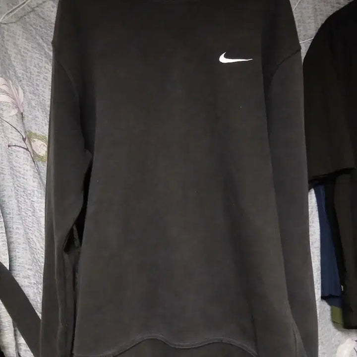 [BUNJANG] Nike Black Sweatshirt / 나이키 블랙 맨투맨 티셔츠 기모!