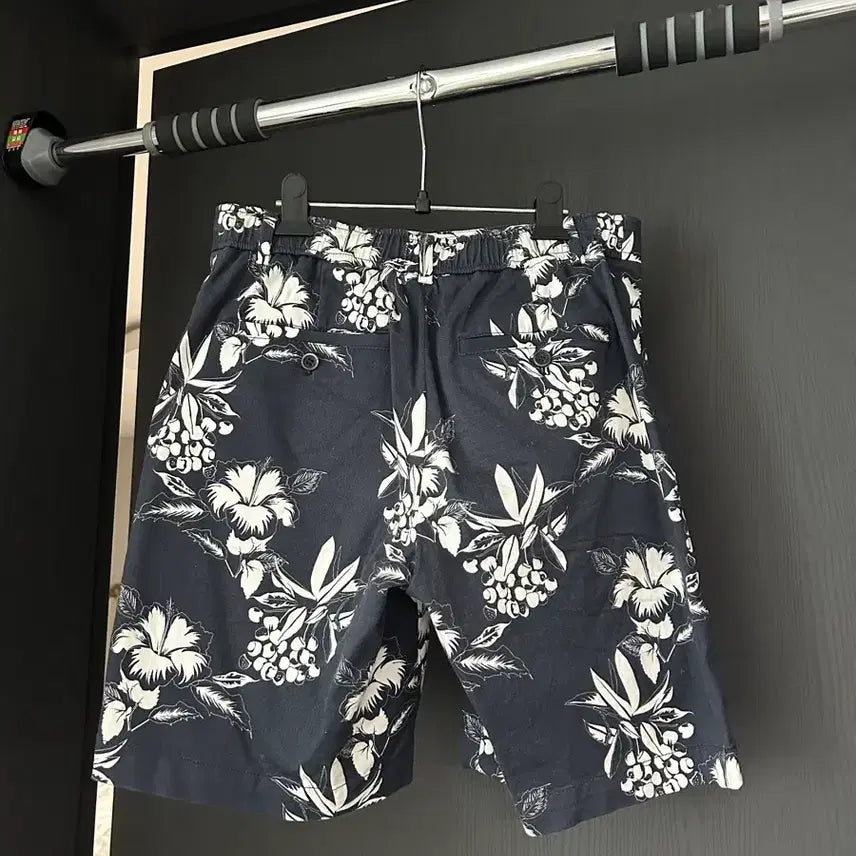 [BUNJANG] Beaker Floral Pattern Shorts / 비이커반바지