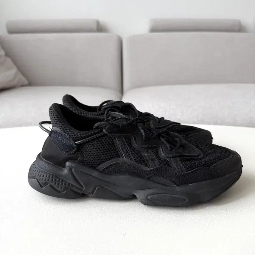 [BUNJANG] Adidas Ozweego Black Sneakers 250mm / [아디다스] 오즈위고 블랙 250
