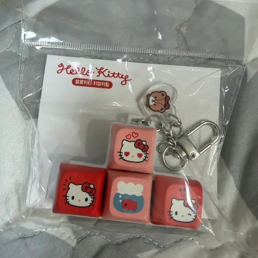 [BUNJANG] Sanrio Characters x 7-Eleven Hello Kitty Keycap Keychain / [5/1 신상] 산리오캐릭터즈 세븐일레븐 헬로키티 방향키 키캡키링
