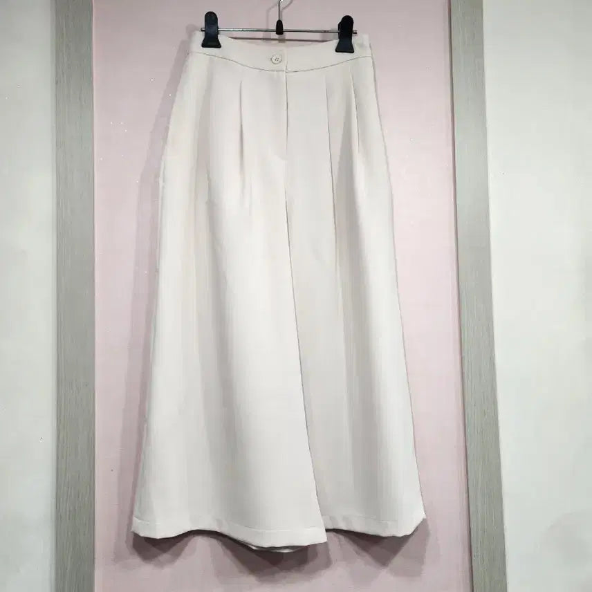 [SOLD OUT] 써스데이아일랜드 투턱와이드큐롯팬츠