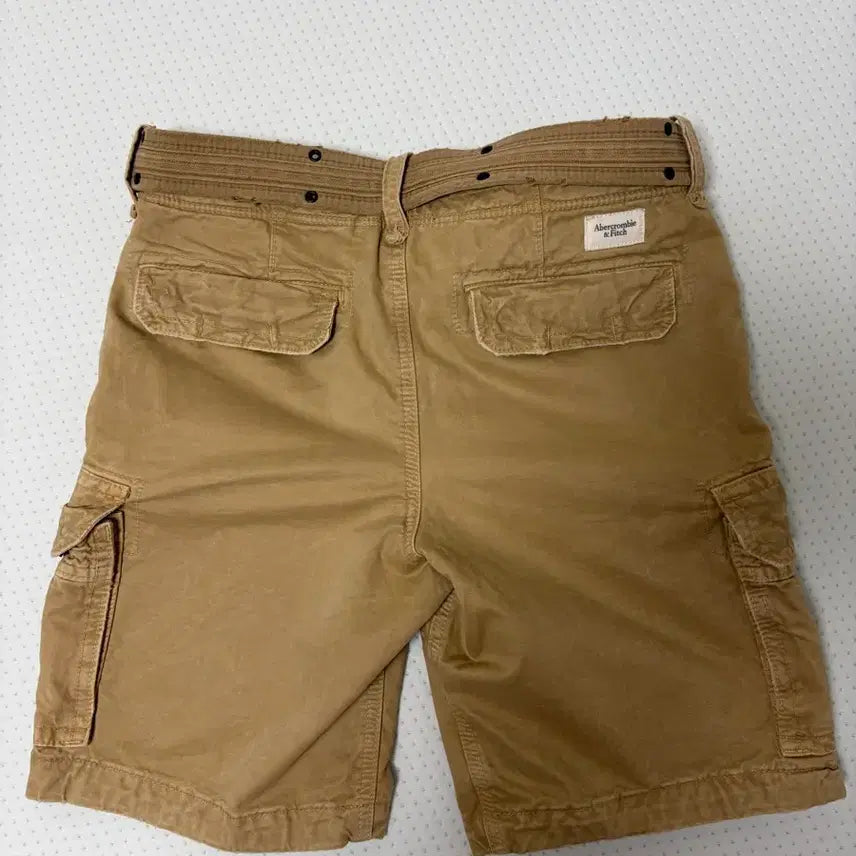 [BUNJANG] Abercrombie &amp; Fitch Beige Cargo Shorts with Leather Slippers / 아베크롬비 카고 반바지 베이지+레더슬립퍼