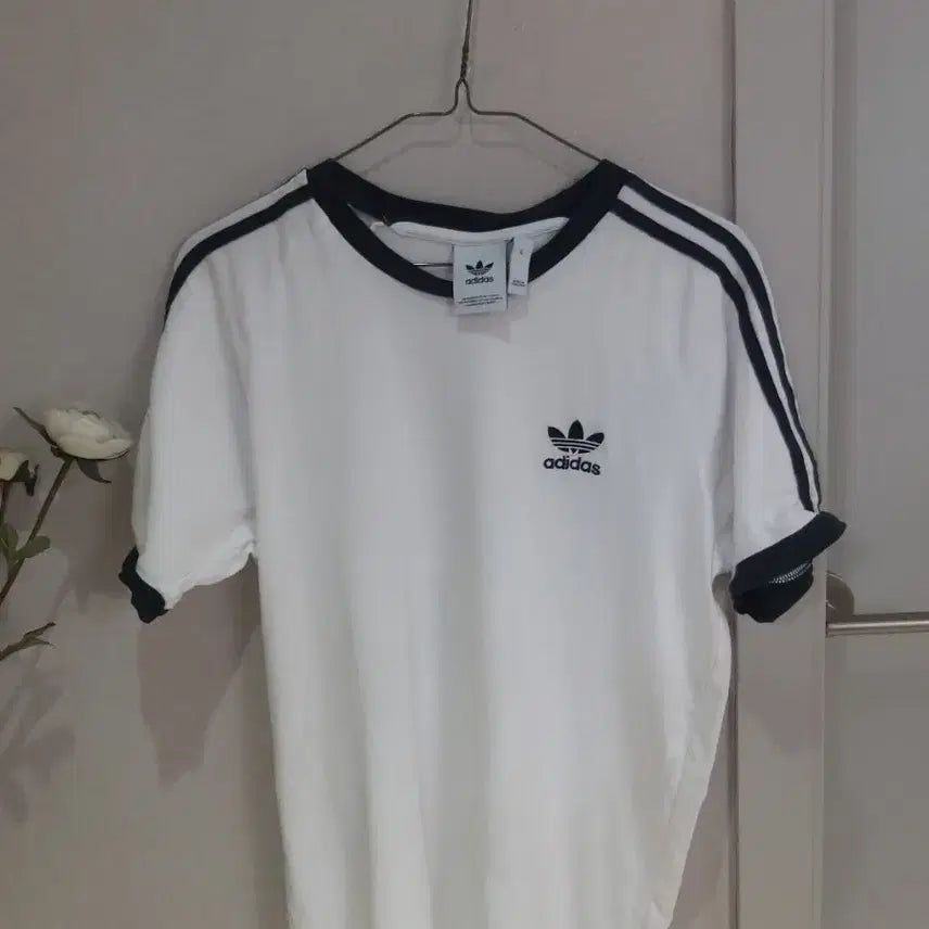 [SOLD OUT] 아디다스 삼선 흰색 반팔 티셔츠 L