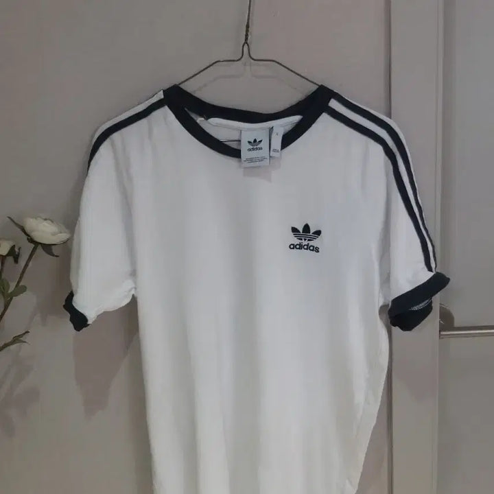 [SOLD OUT] 아디다스 삼선 흰색 반팔 티셔츠 L