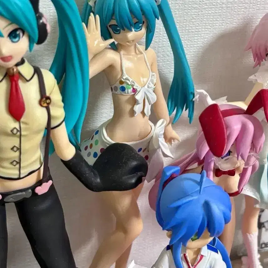 [BUNJANG] Hatsune Miku Water Drop Dot Bikini Swimsuit Figure / 프로젝트디바 프디바 하츠네미쿠 물방울 도트 비키니 수영복 피규어