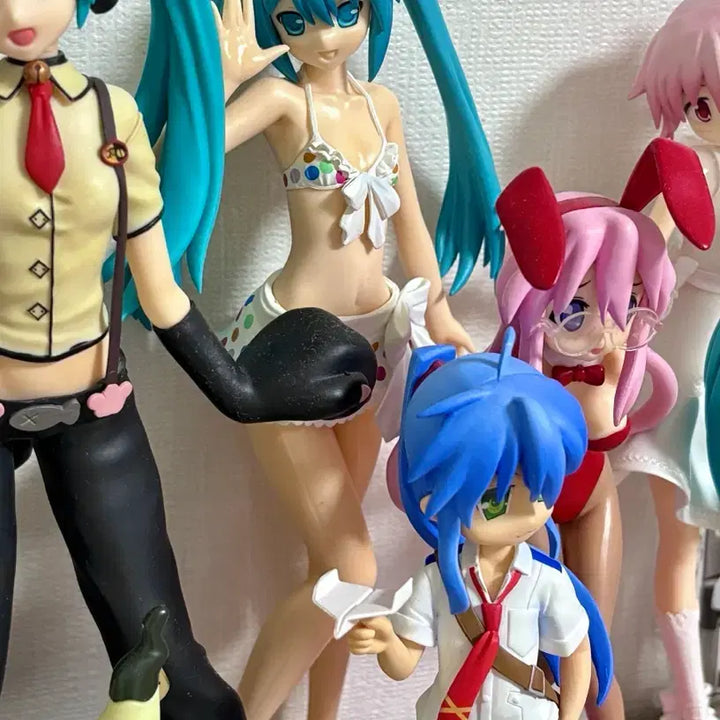 [BUNJANG] Hatsune Miku Water Drop Dot Bikini Swimsuit Figure / 프로젝트디바 프디바 하츠네미쿠 물방울 도트 비키니 수영복 피규어