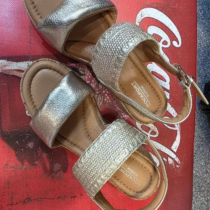 [BUNJANG] Rockport Gold Sandals (23.5cm) / 락포트 골드 샌들235