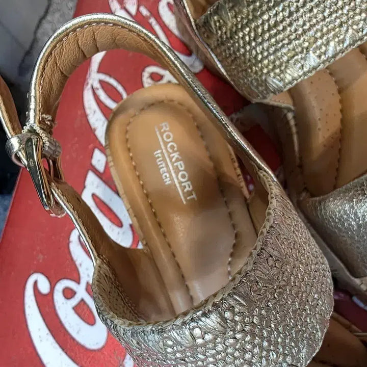 [BUNJANG] Rockport Gold Sandals (23.5cm) / 락포트 골드 샌들235
