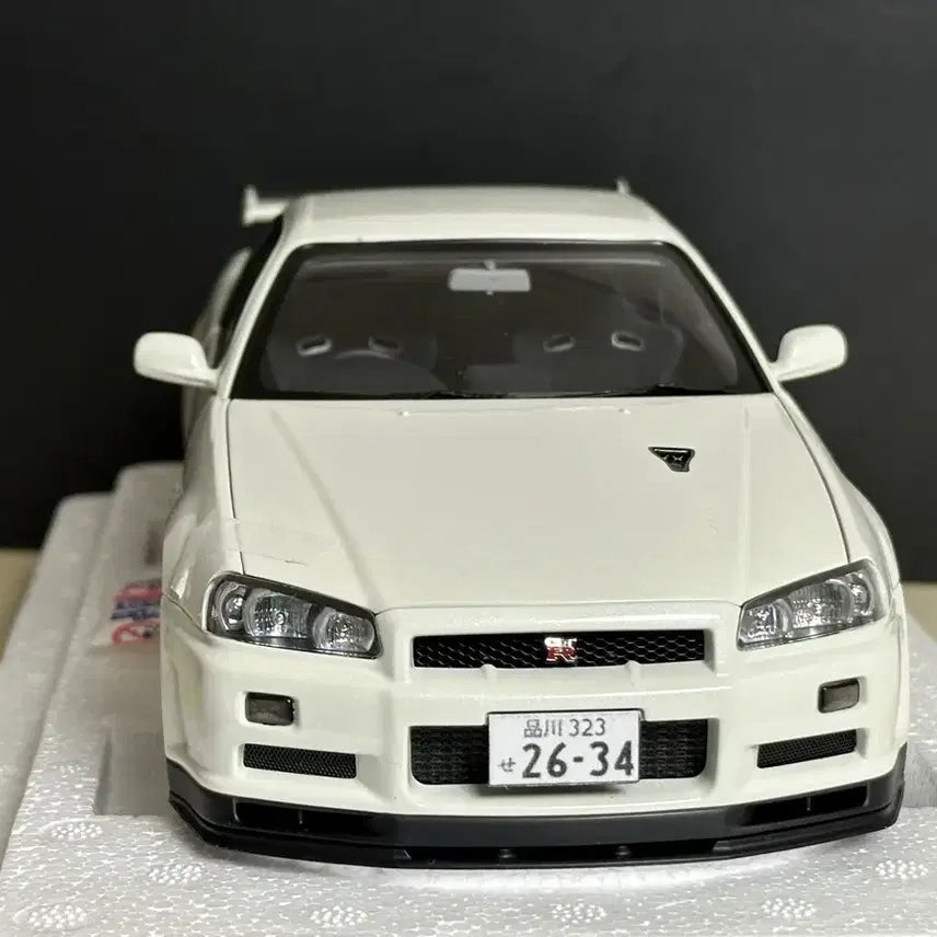 [BUNJANG] AutoArt 1:18 Scale Nissan GT-R R34 Composite White Diecast Model / 1:18 오토아트 닛산 GT-R 34 컴포짓 화이트 다이캐스트 판매