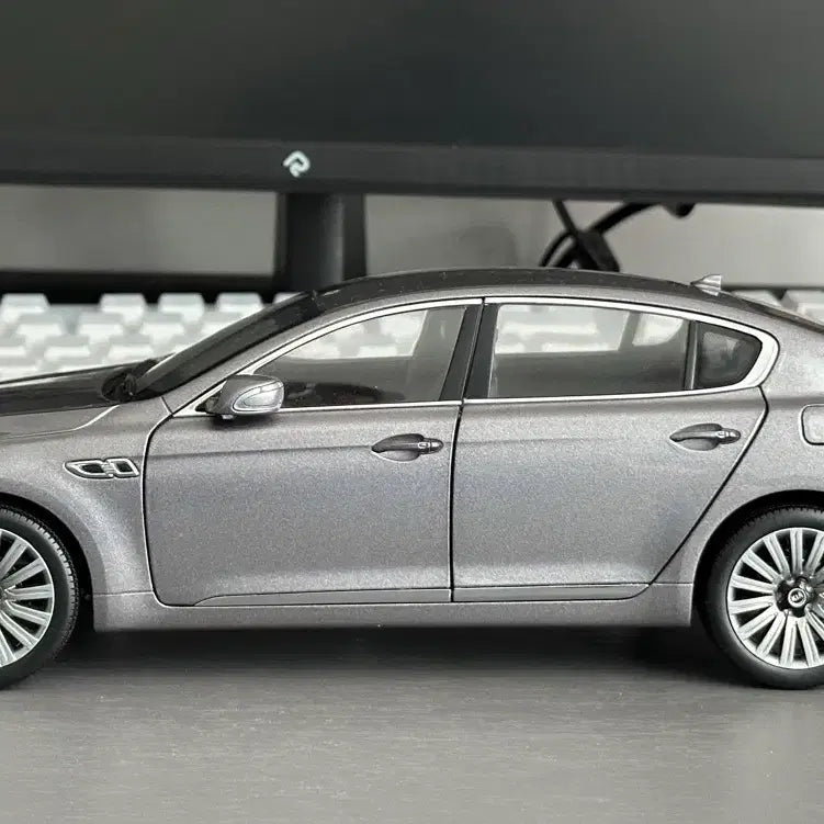 [BUNJANG] 1:8 Scale Kia K9 Grey Diecast Model Car / 1:8 미니크래프트 기아 k9 그레이 다이캐스트 모형자동차 판매