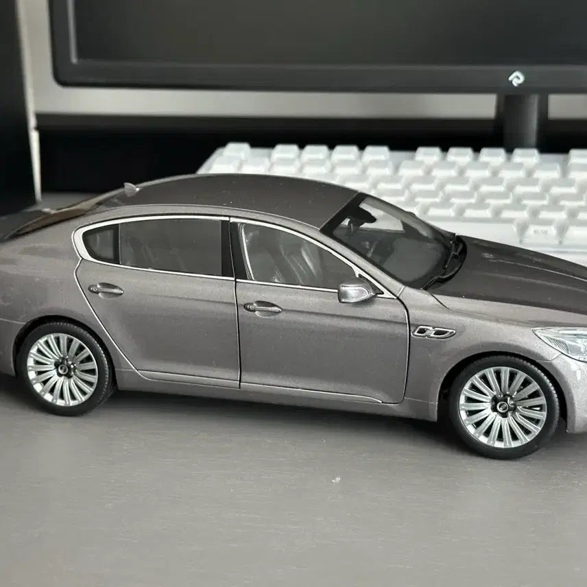 [BUNJANG] 1:8 Scale Kia K9 Grey Diecast Model Car / 1:8 미니크래프트 기아 k9 그레이 다이캐스트 모형자동차 판매