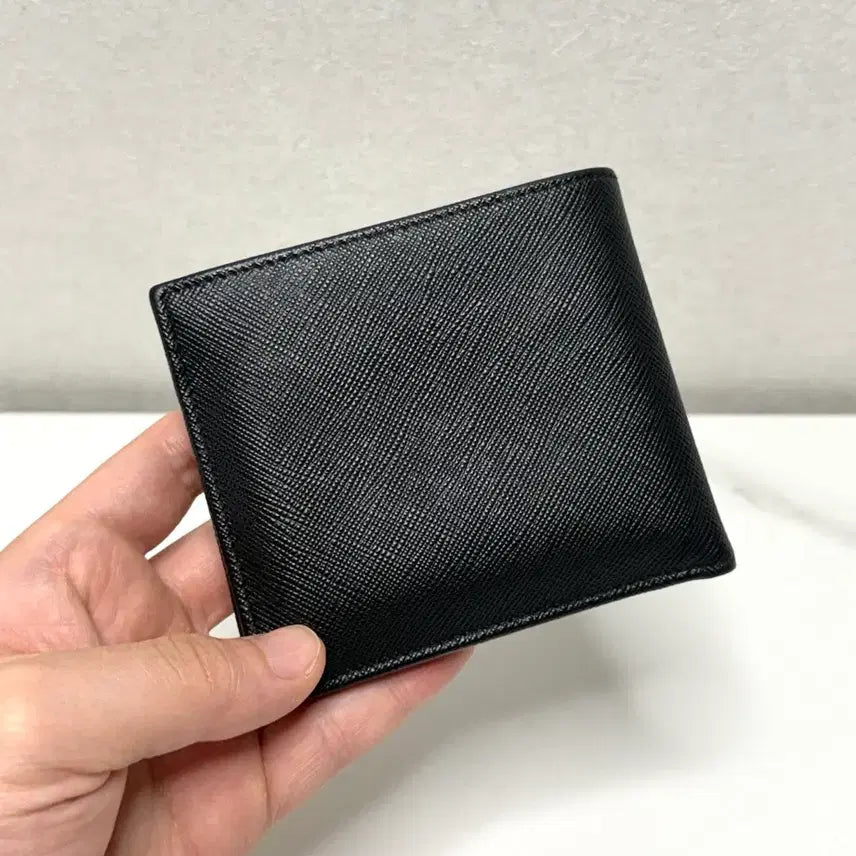 [SOLD OUT] (정품/A)프라다 사피아노 삼각로고 반지갑