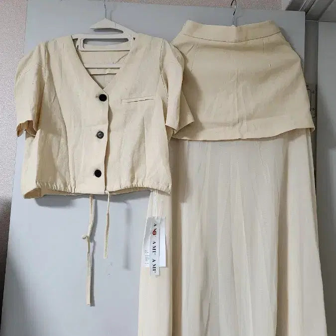 [BUNJANG] AMI+ Skirt Two-Piece Set / AMI+ 스커트 투피스 세트