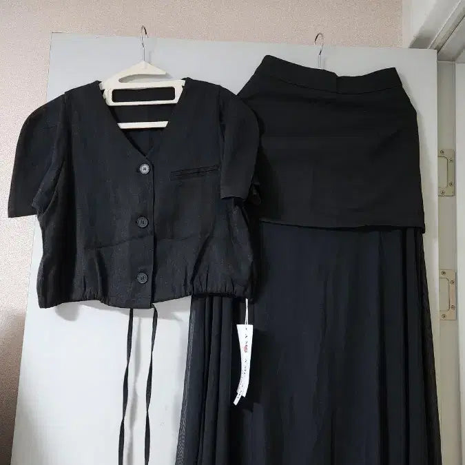 [BUNJANG] AMI+ Black Skirt Two-Piece Set / AMI+ 블랙 스커트 투피스 세트