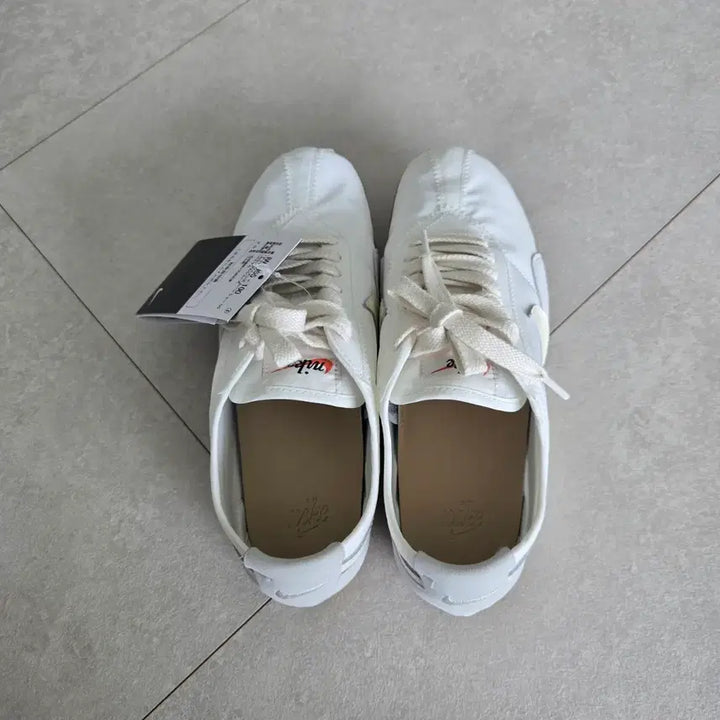[BUNJANG] Emmi x MoonShoe Collaboration White Sneakers (235mm) / (새상품) emmi 문슈 235사이즈
