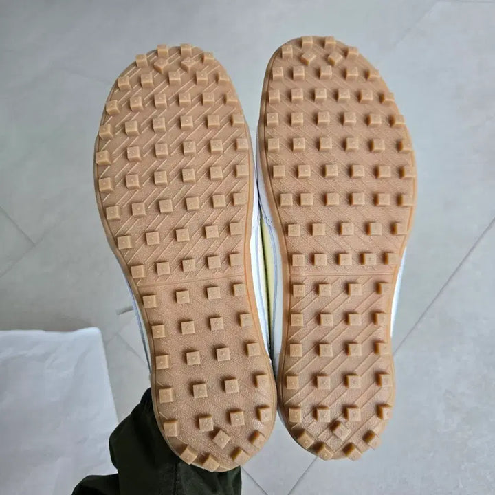 [BUNJANG] Emmi x MoonShoe Collaboration White Sneakers (235mm) / (새상품) emmi 문슈 235사이즈