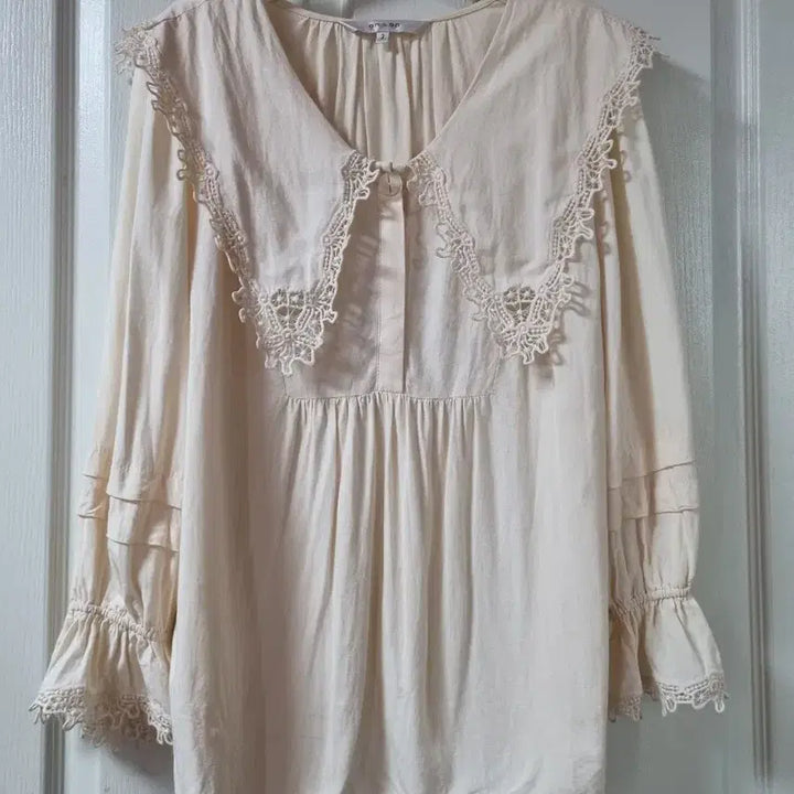 [BUNJANG] on&amp;on Lace Big Collar Blouse / on&amp;on 레이스 빅카라 블라우스