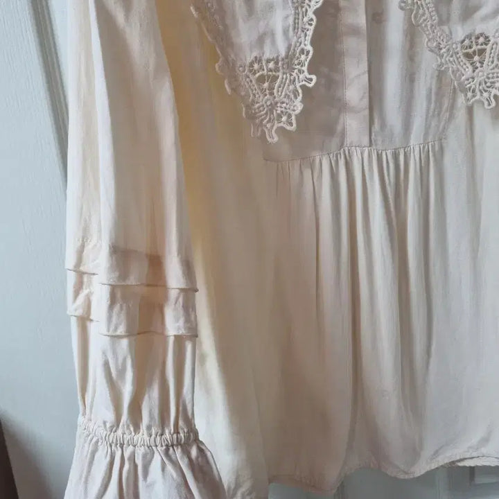 [BUNJANG] on&amp;on Lace Big Collar Blouse / on&amp;on 레이스 빅카라 블라우스