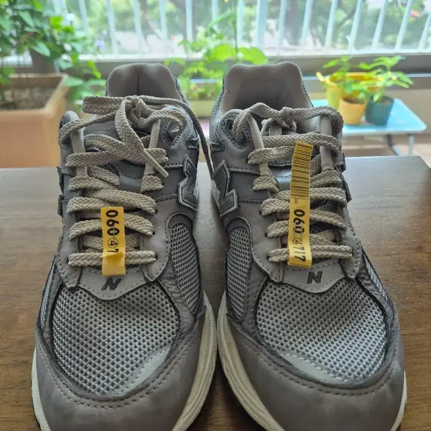 [BUNJANG] New Balance 2002 Grey Running Shoes 275 / 뉴발란스 2002 그레이 운동화 275 택포 4만원