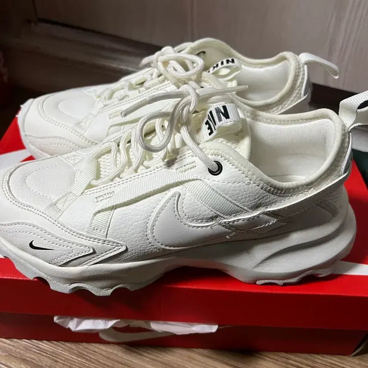 [BUNJANG] Nike TC7900 Summit White Sneakers / 나이키 TC7900 써밋화이트