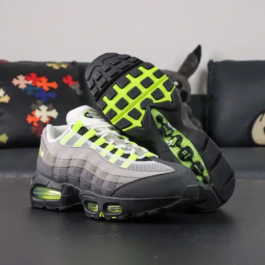 [BUNJANG] Nike Air Max 95 Neon OG "30th Anniversary" Running Shoes / 나이키 에어맥스95 형광 OG 그레이 에어 쿠션 런닝화