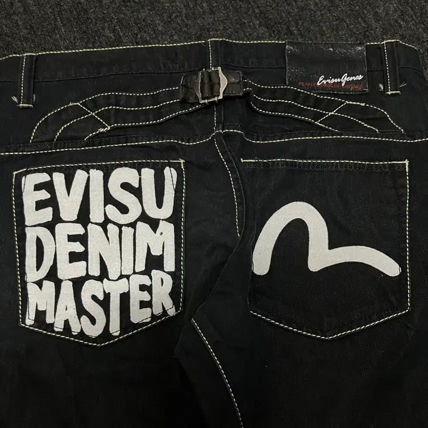 [BUNJANG] EVISU Chin Strap Denim Shorts / 에비수 신치백 데님 반바지