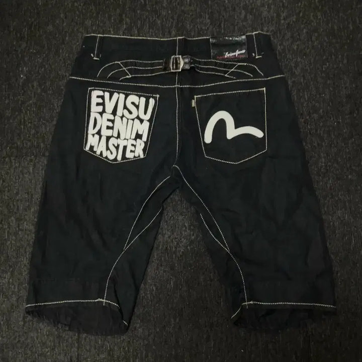 [BUNJANG] EVISU Chin Strap Denim Shorts / 에비수 신치백 데님 반바지